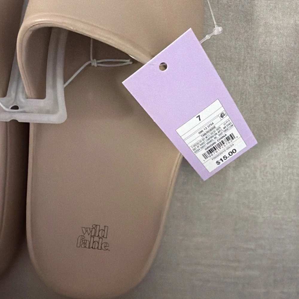 Wild Fable Women's Slides Size 7 Robbie Slide Sandals Tan New W Tags Shower Shoe